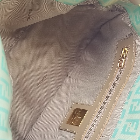Absolutely Gorgeous Fendi Zucchino FF y2k small mama Baguette purse - Picture 16 of 16